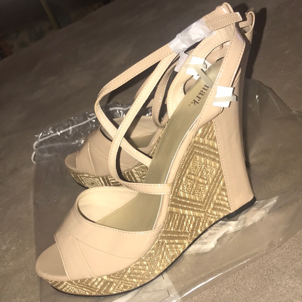 Mark brand by Avon ladies flat high clogs NWT